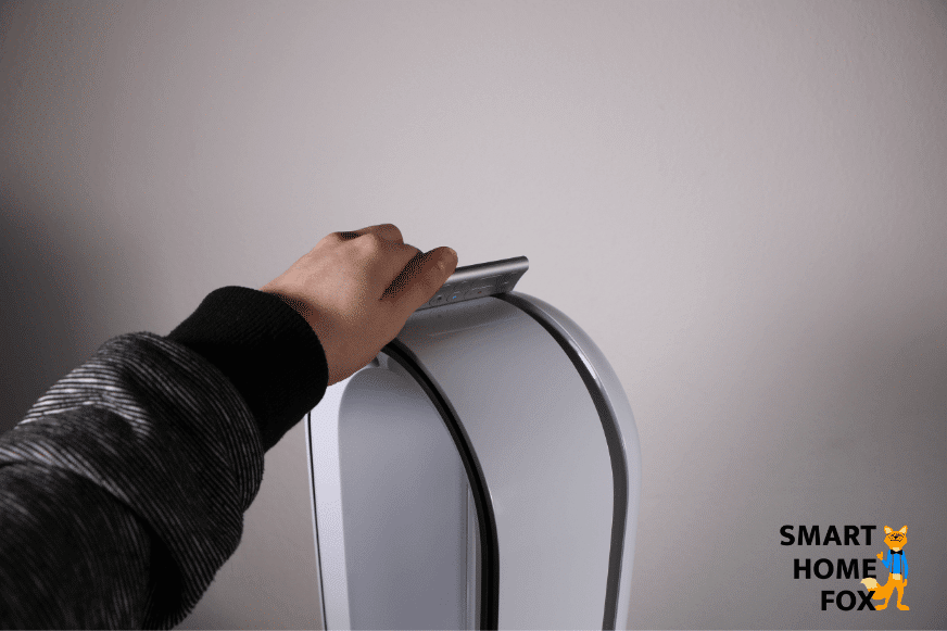 Magnetische Befestigung der Fernbedienung am Dyson Pure Hot + Cool HP04 Luftreiniger